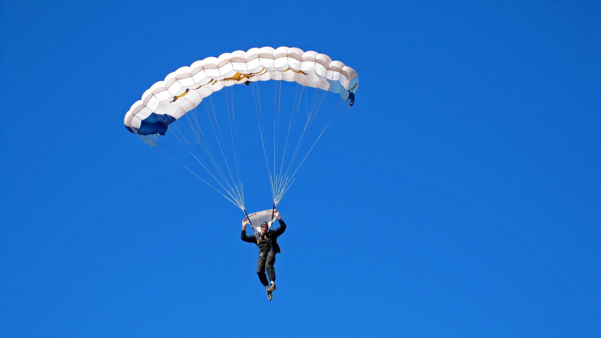 AIYOUXI.COM-美国反曲弓男队在洲际射箭锦标赛中获得金牌，反曲弓世界纪录